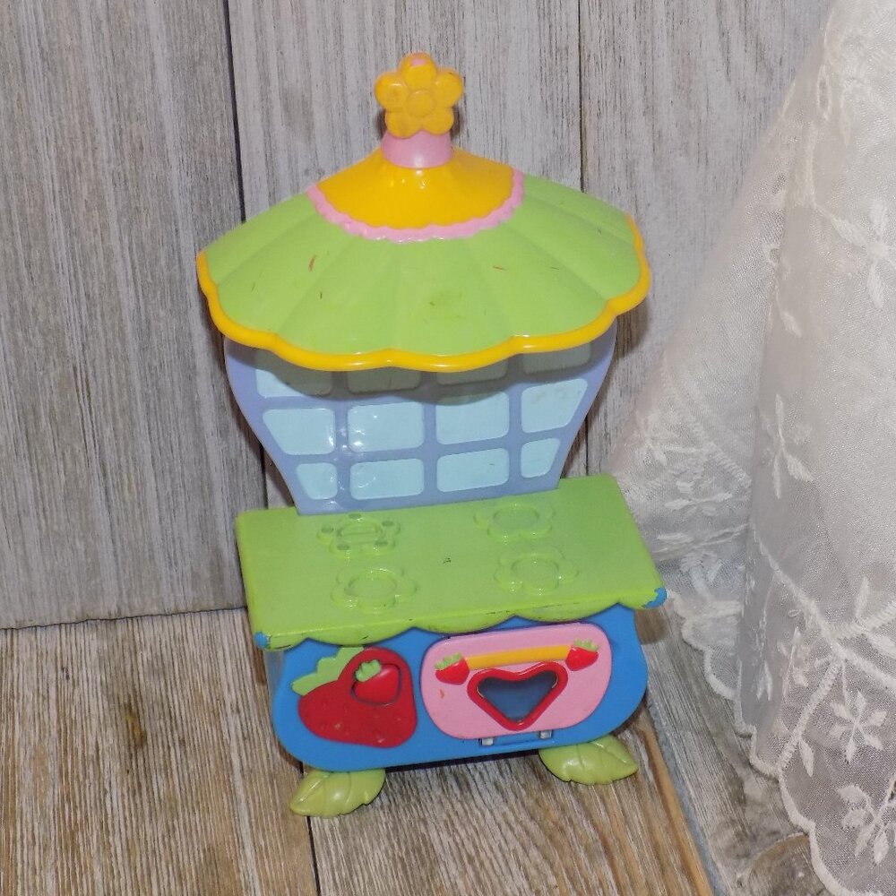 STRAWBERRY SHORT CAKE  STOVE  2004 *